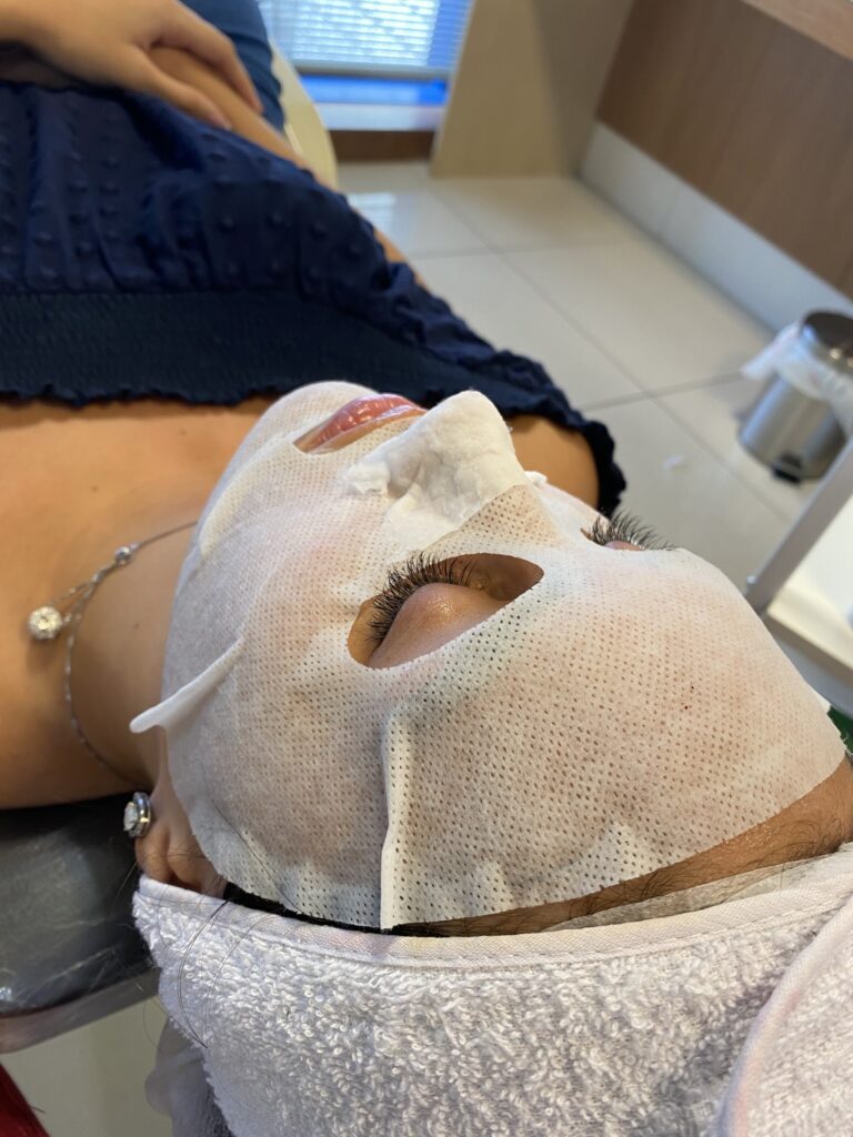 Mariana Müller Maquiadora E Esteticista image