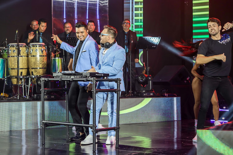 Dj Gillyard Costta Som E Iluminação image