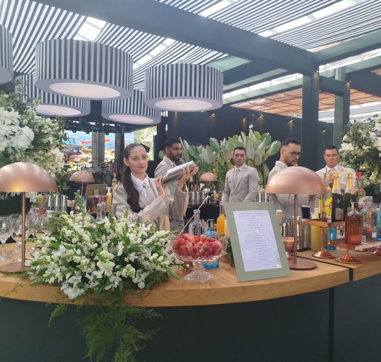 Deluxe Eventos – Serviços de Garçons e Barman image